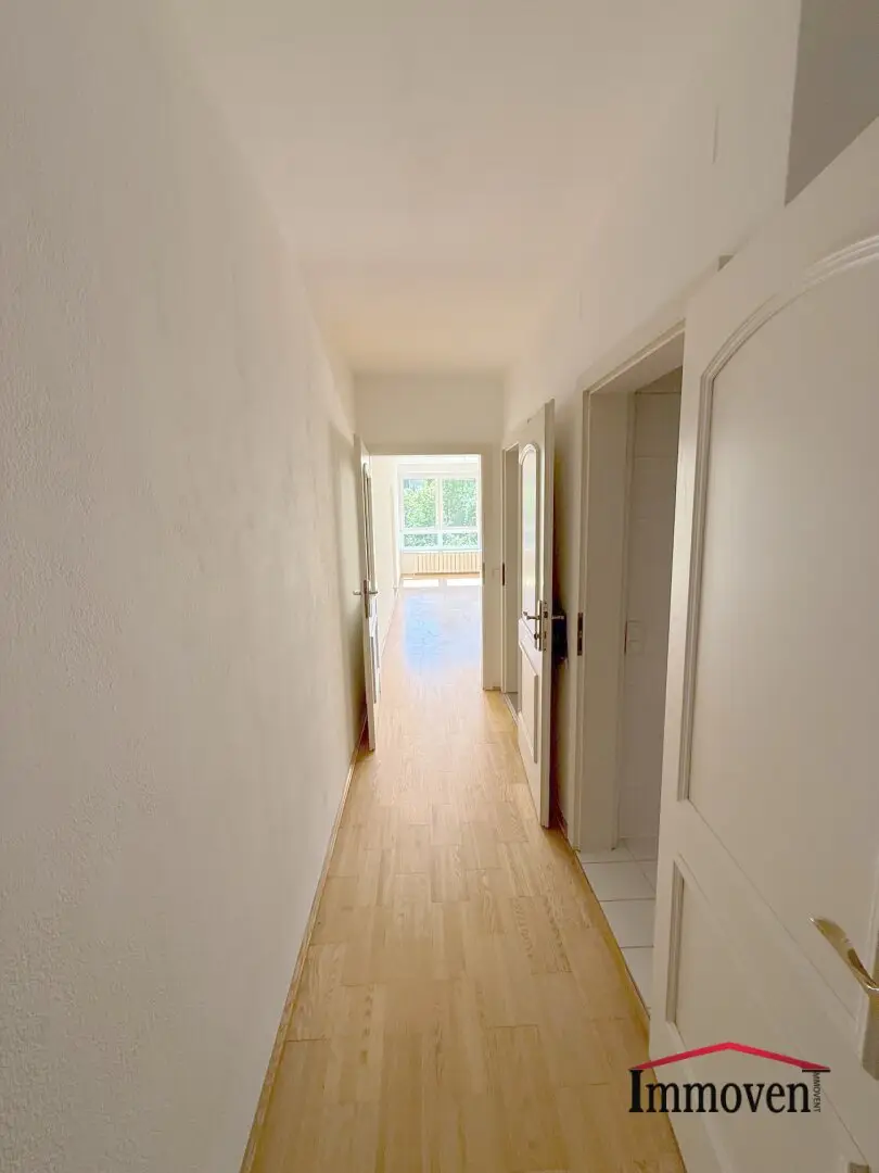 Lichtdurchflutete Wohnung mit großer Terrasse und Tiefgaragenplatz im begehrten Stadtteil St. Peter!