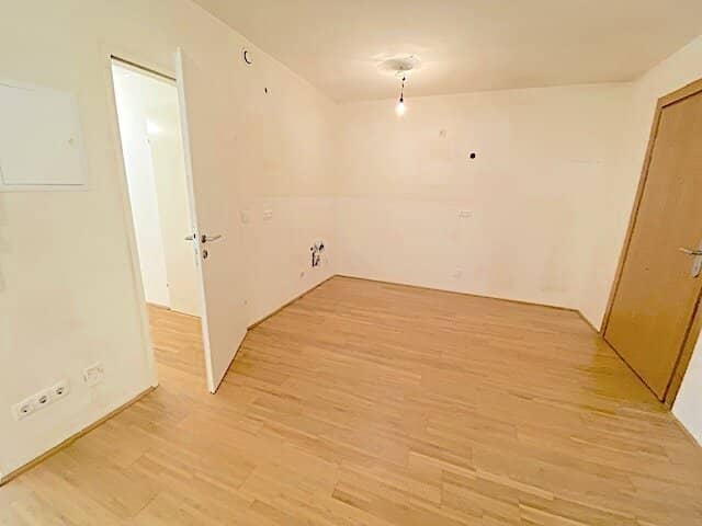 NEUER PREIS! PROVISIONSFREI VOM EIGENTÜMER! 2-ZIMMER WOHNUNG MIT ARBEITSBEREICH NAHE U2 STADLAU!