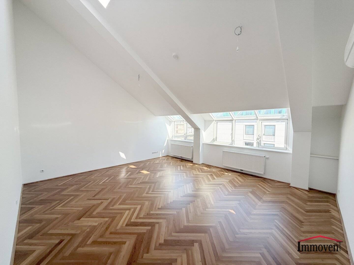 GENERALSANIERT - ERSTBEZUG und INNENSTADTLAGE - Einzigartige 3-Zimmerwohnung mit Dachterrasse bei der Wiener Oper!