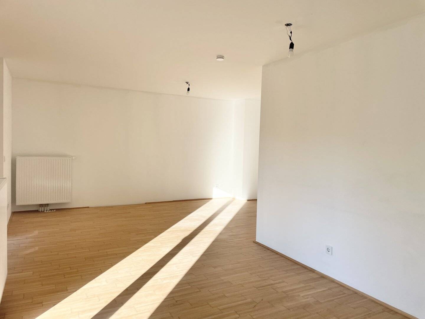 Commission-free from the owner ERNTE LAA Modern 4-room maisonette apartment with garden near U6","de":"PROVISIONSFREI VOM EIGENTÜMER! ERNTE LAA! MODERNE 4-ZIMMER-MAISONETTE-WOHNUNG MIT GARTEN NÄHE U6!"},