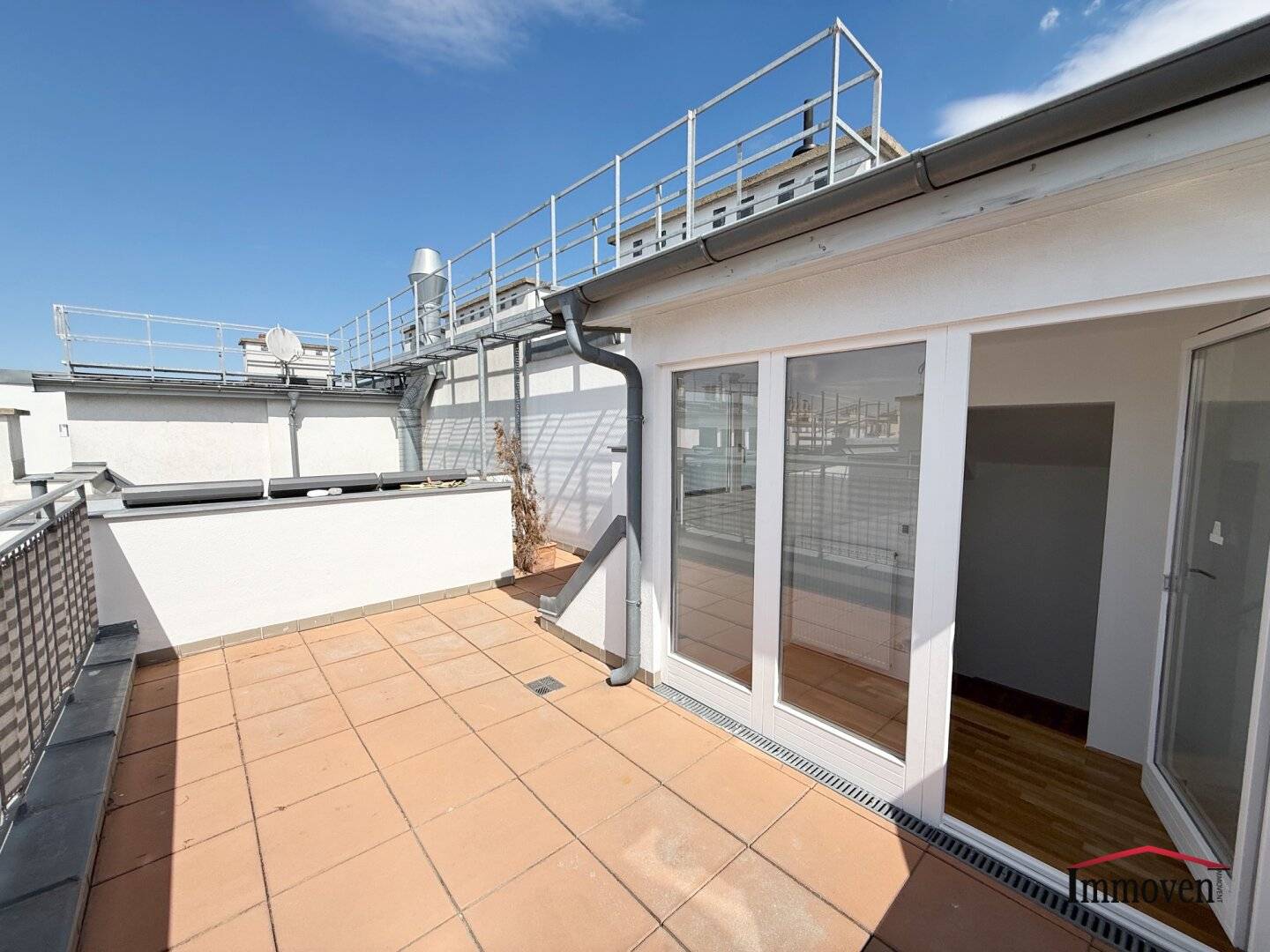 GENERALSANIERT - ERSTBEZUG und INNENSTADTLAGE - Einzigartiges Büro mit Dachterrasse bei der Wiener Oper!