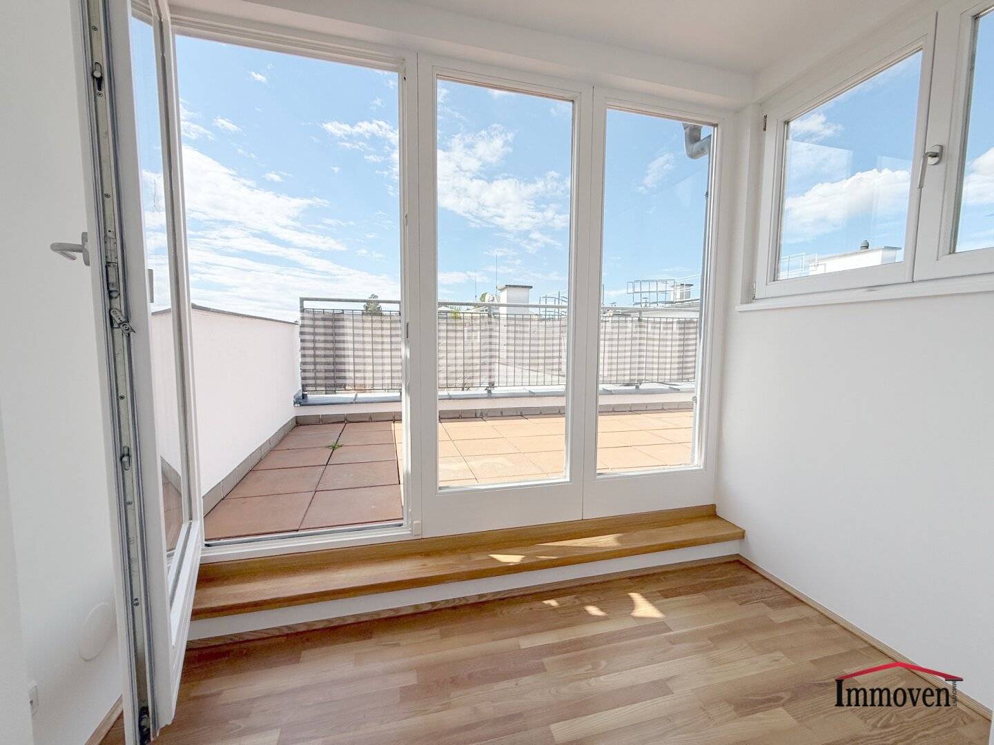 GENERALSANIERT - ERSTBEZUG und INNENSTADTLAGE - Einzigartiges Büro mit Dachterrasse bei der Wiener Oper!