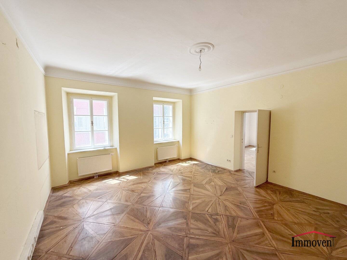 TOPLAGE Large office with perfect infrastructure!