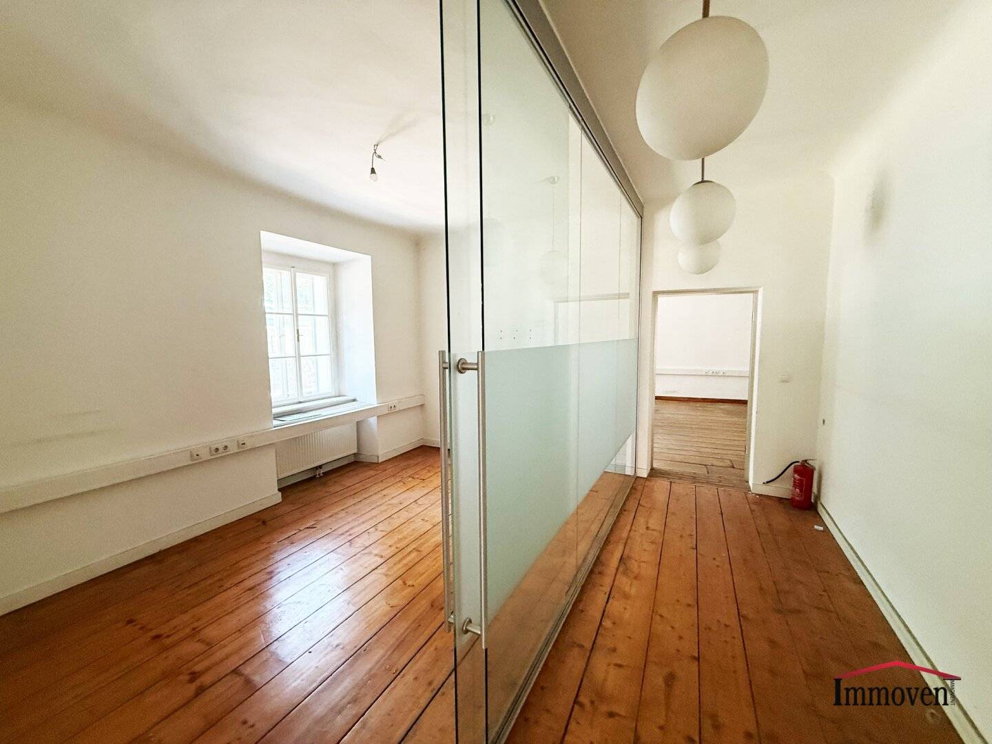 TOPLAGE Large office with perfect infrastructure!