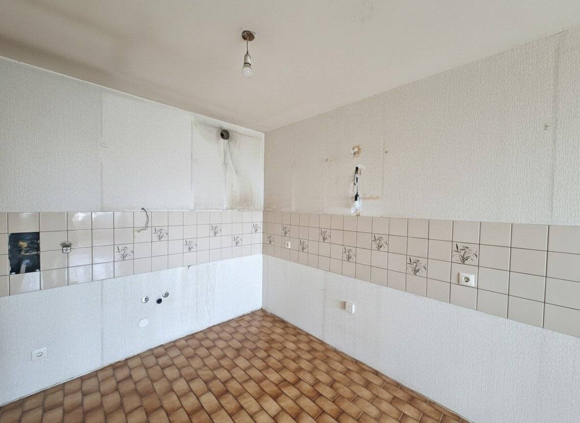 Commission-free from the owner! 9th floor with distant view! 3-room apartment with loggia near U4!