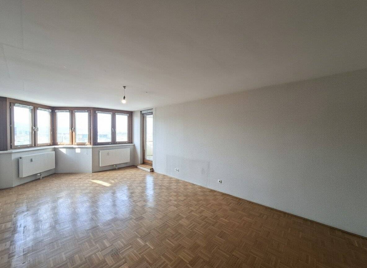 Commission-free from the owner! 9th floor with distant view! 3-room apartment with loggia near U4!