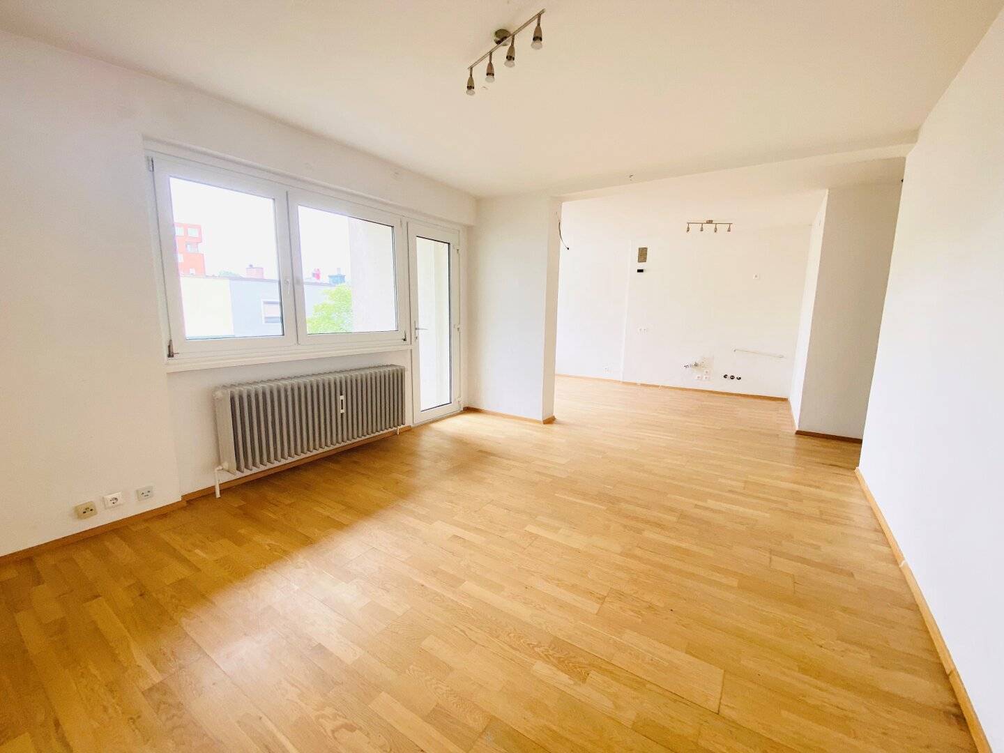 No commission Family hit three room apartment in very good living location