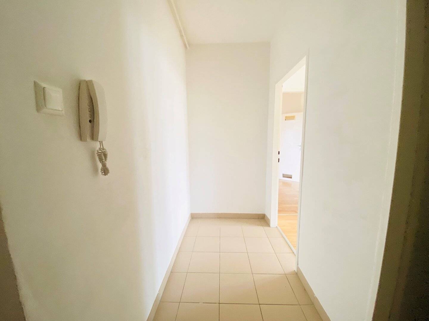 No commission Family hit three room apartment in very good living location