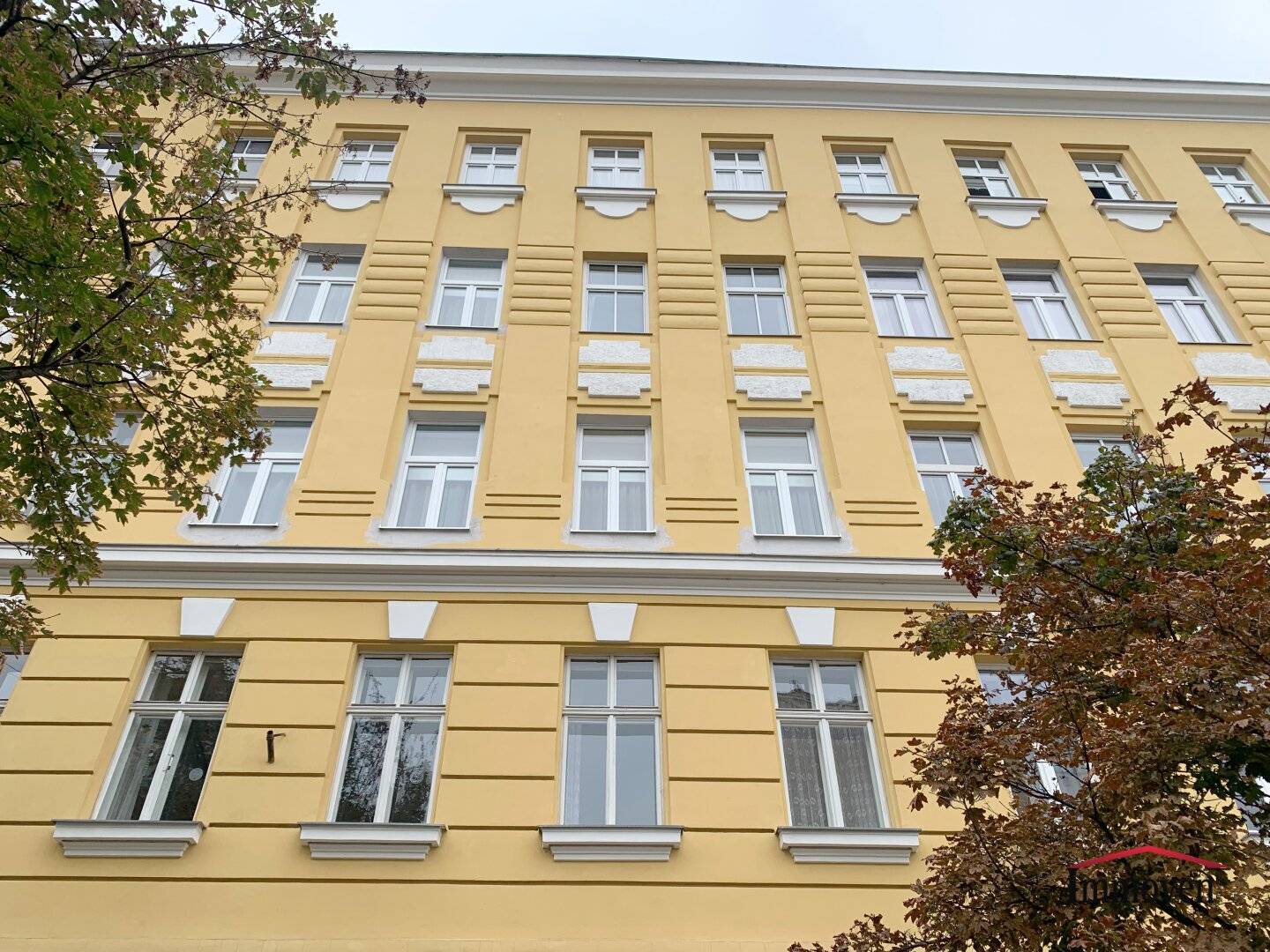 Investment property investor apartment: 2.5 room apartment (indefinitely rented) near the subway! Potentials of the property are not to be overstated; this is a straightforward investment offer! Please note the exclamations are part of the translation, not added for emphasis by the system. (Original title: KAUFOBJEKT ANLEGERWOHNUNG: 2,5-Zimmerwohnung (unbefristet vermietet) in Ubahn-Nähe!)?; de: