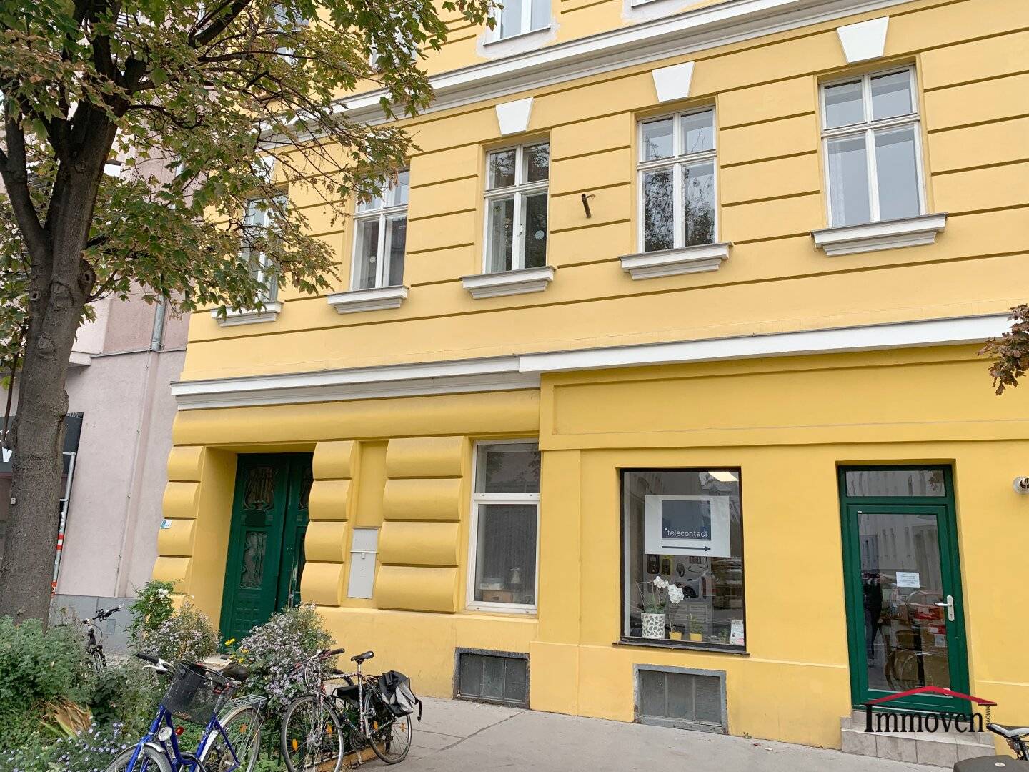 Investment property investor apartment: 2.5 room apartment (indefinitely rented) near the subway! Potentials of the property are not to be overstated; this is a straightforward investment offer! Please note the exclamations are part of the translation, not added for emphasis by the system. (Original title: KAUFOBJEKT ANLEGERWOHNUNG: 2,5-Zimmerwohnung (unbefristet vermietet) in Ubahn-Nähe!)?; de: