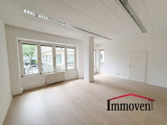 Top location, partially renovated office space in the old building on Mariahilfer Straße in 1070 Vienna