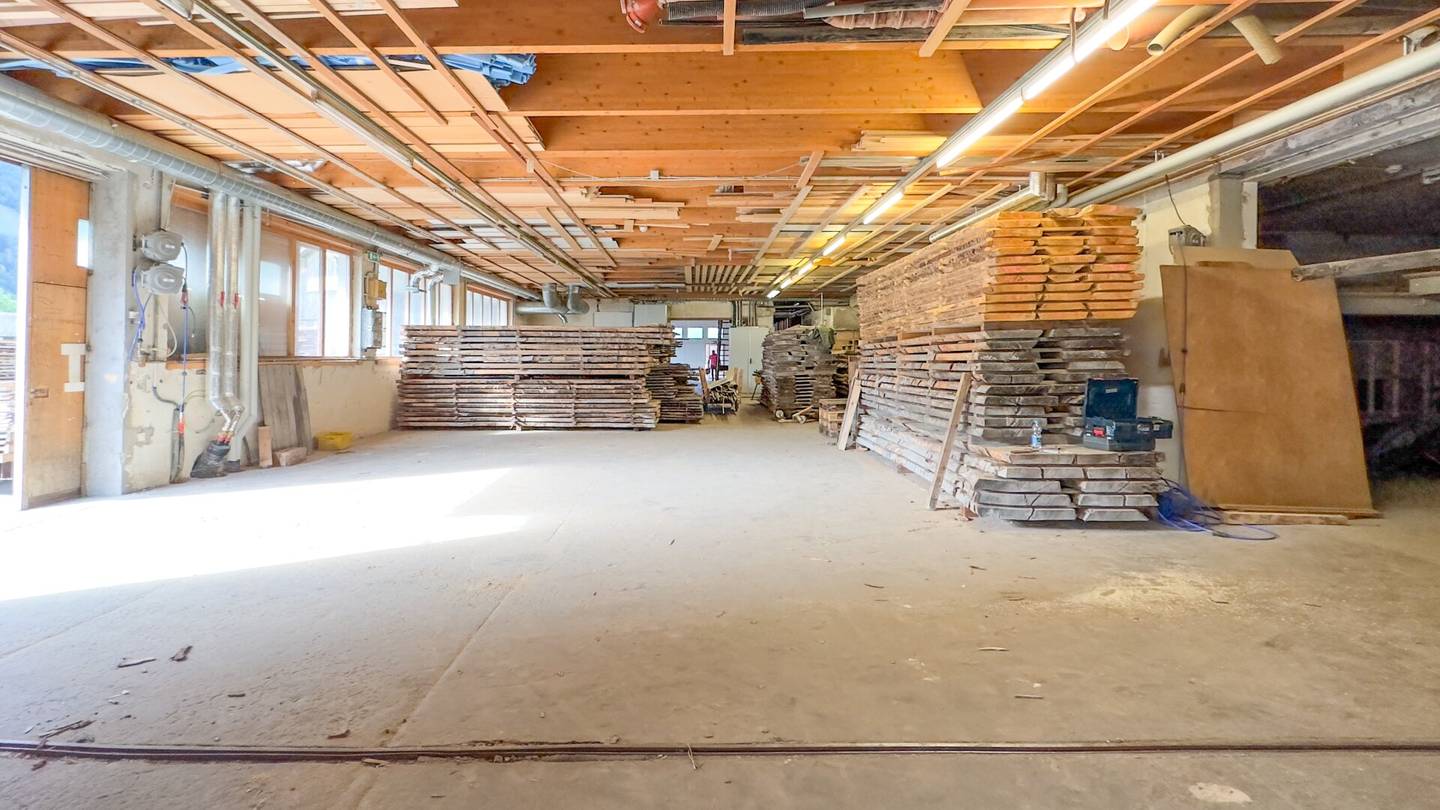 Schnepfau Generous, very versatile commercial space