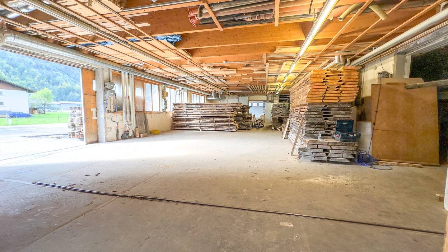 Schnepfau Generous, very versatile commercial space
