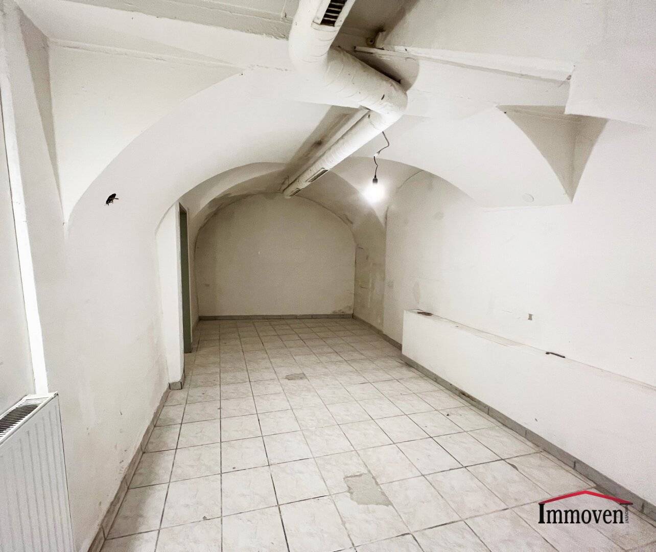 Top footfall location: storage space in various sizes, in a popular shopping street!