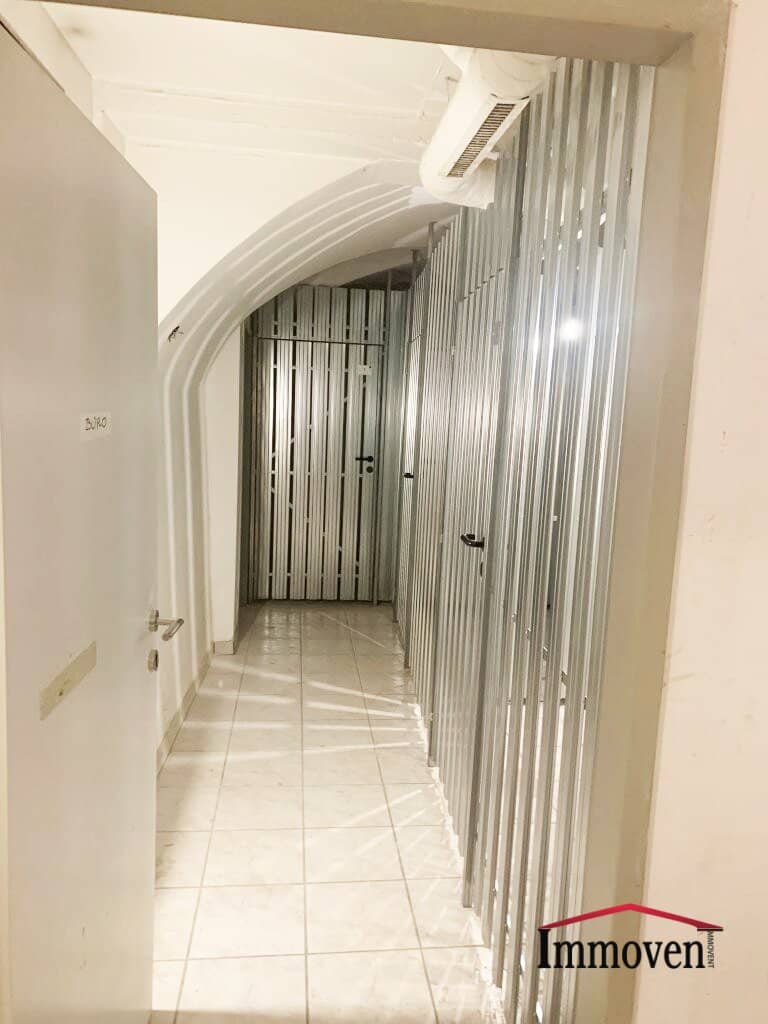 Top footfall location: storage space in various sizes, in a popular shopping street!