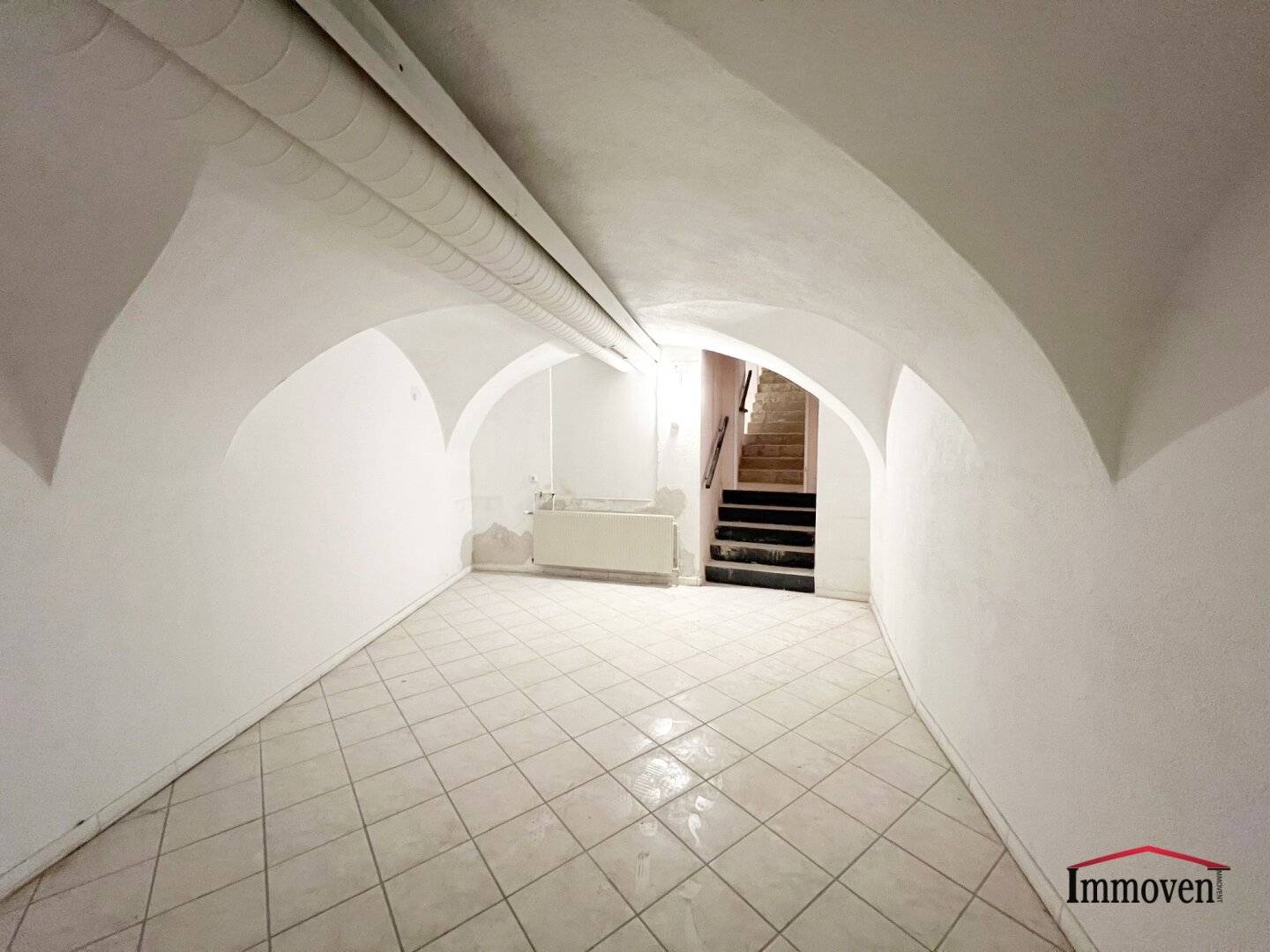 Top footfall location: storage space in various sizes, in a popular shopping street!