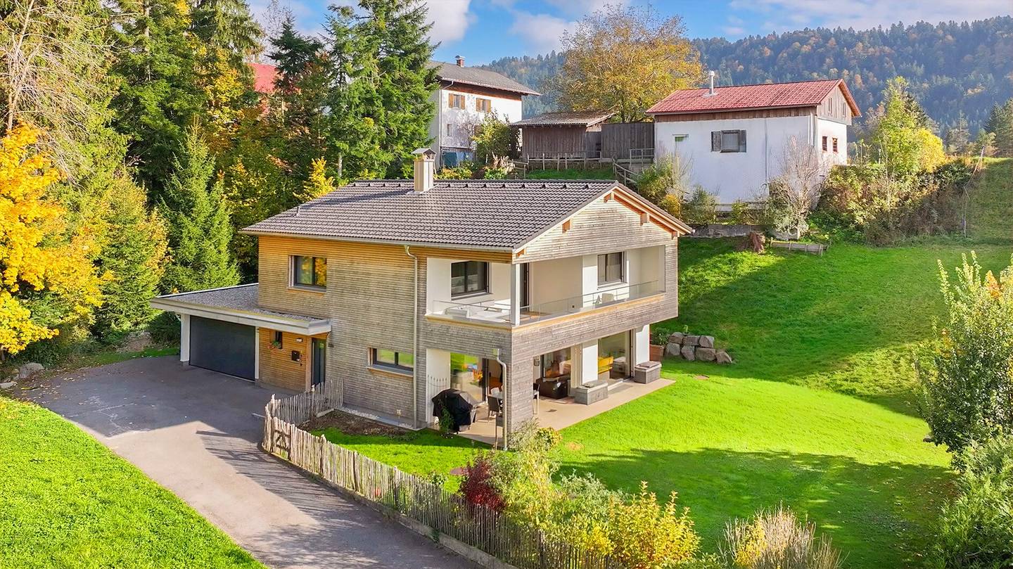 Krumbach | Neuwertiges Zuhause mit Photovoltaik und Luftwärmepumpe