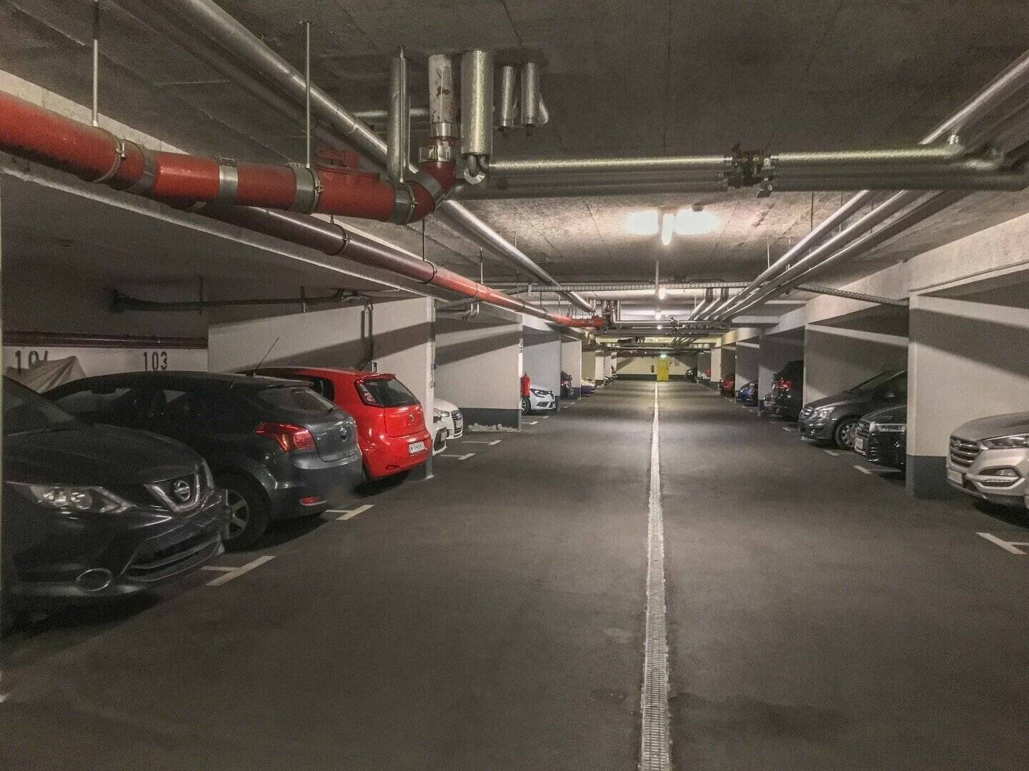 Commission-free from the owner Underground parking space near U6 Perfektastrasse Stipcakgasse 18 22