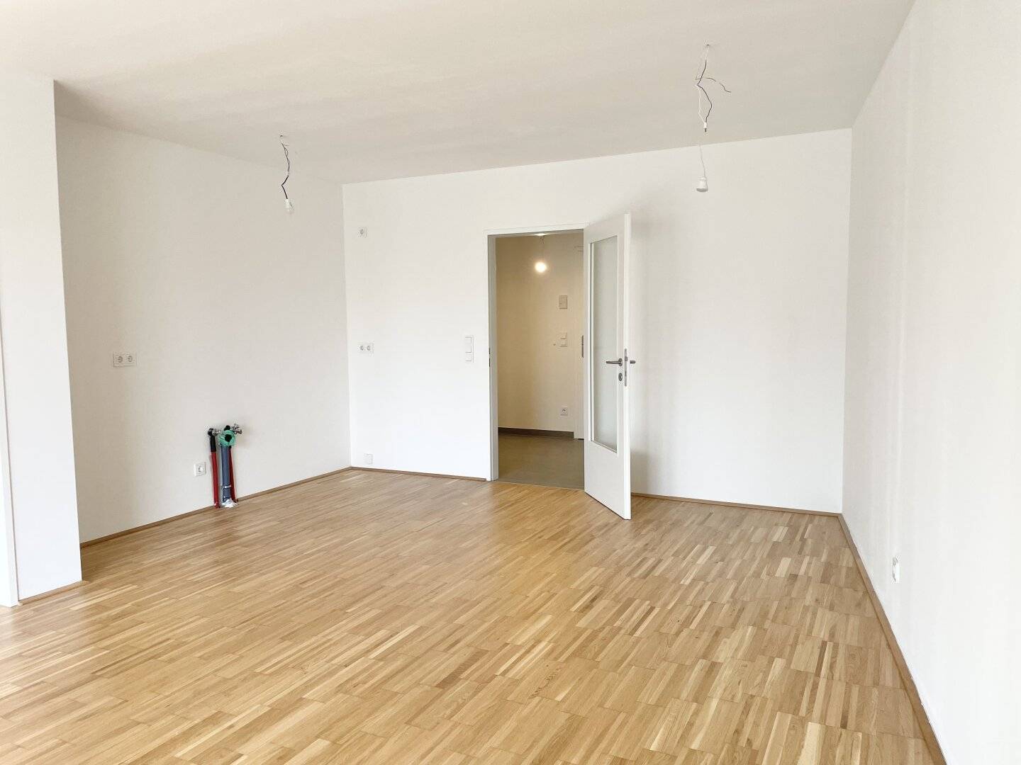 Commission-free from the owner! Beautiful 2-room apartment with large terrace near U6!