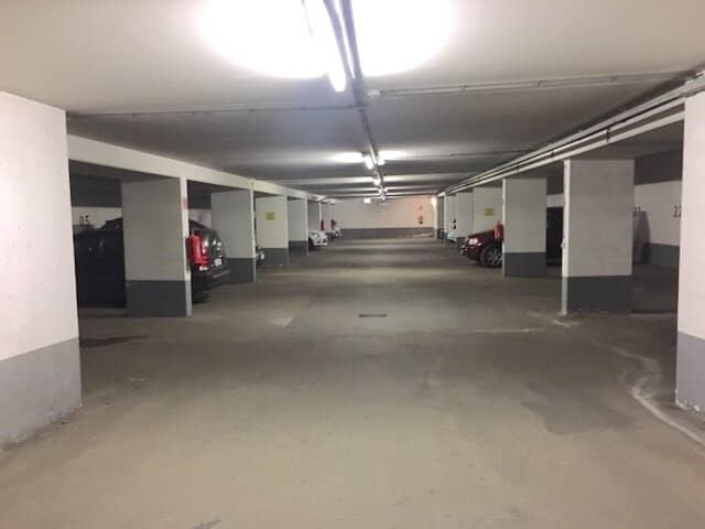 No commission from the owner! Underground parking space near Kagraner Platz