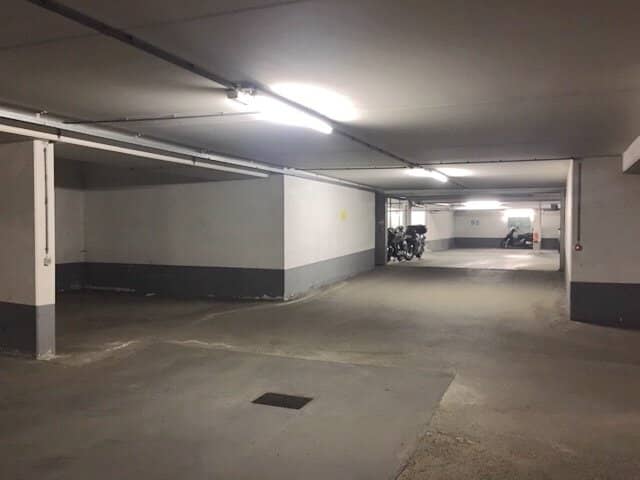No commission from the owner! Underground parking space near Kagraner Platz