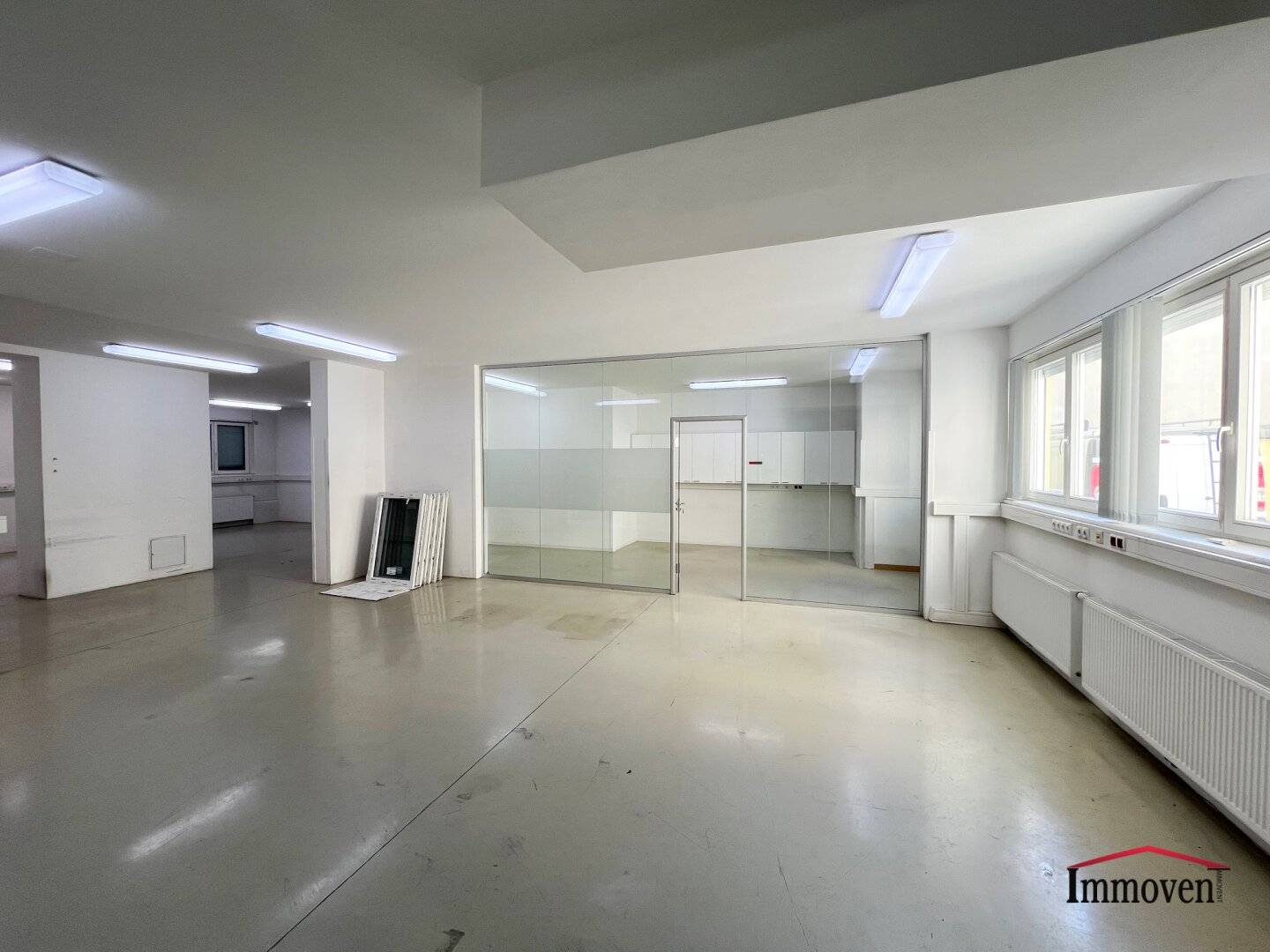 Commission free Nordwestbahnviertel Generous office space with street access (Lease start by arrangement)