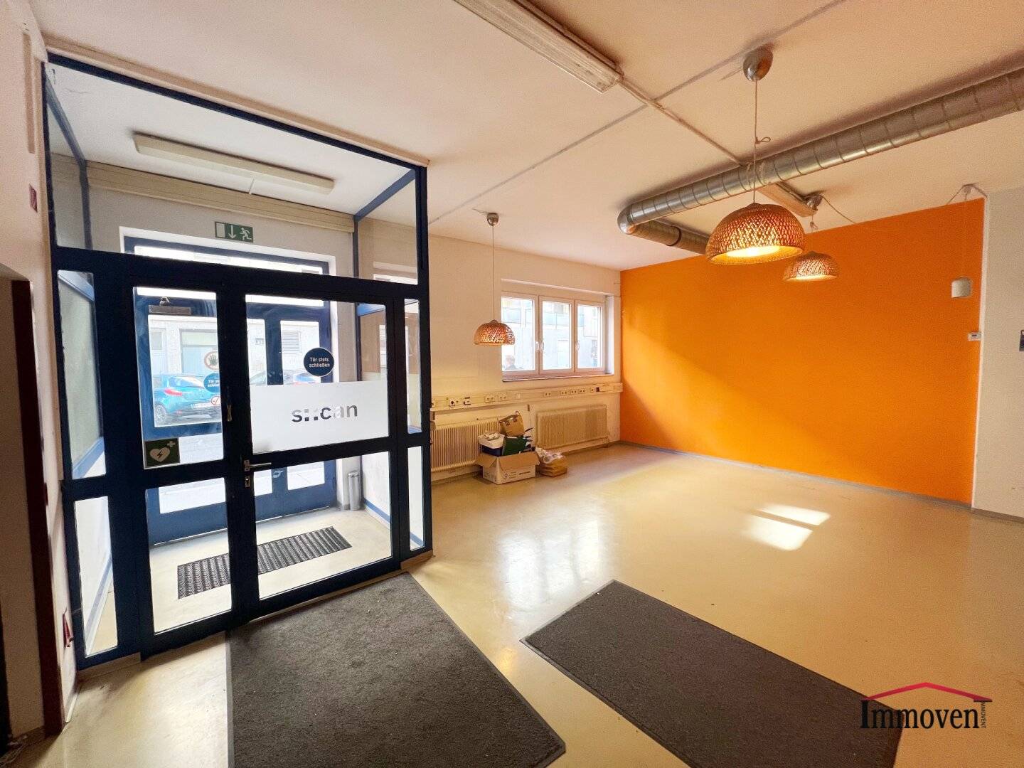 Commission free Nordwestbahnviertel Generous office space with street access (Lease start by arrangement)