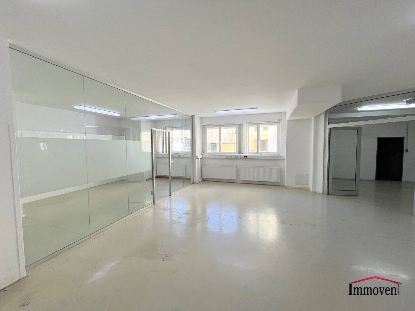 Commission free Nordwestbahnviertel Generous office space with street access (Lease start by arrangement)
