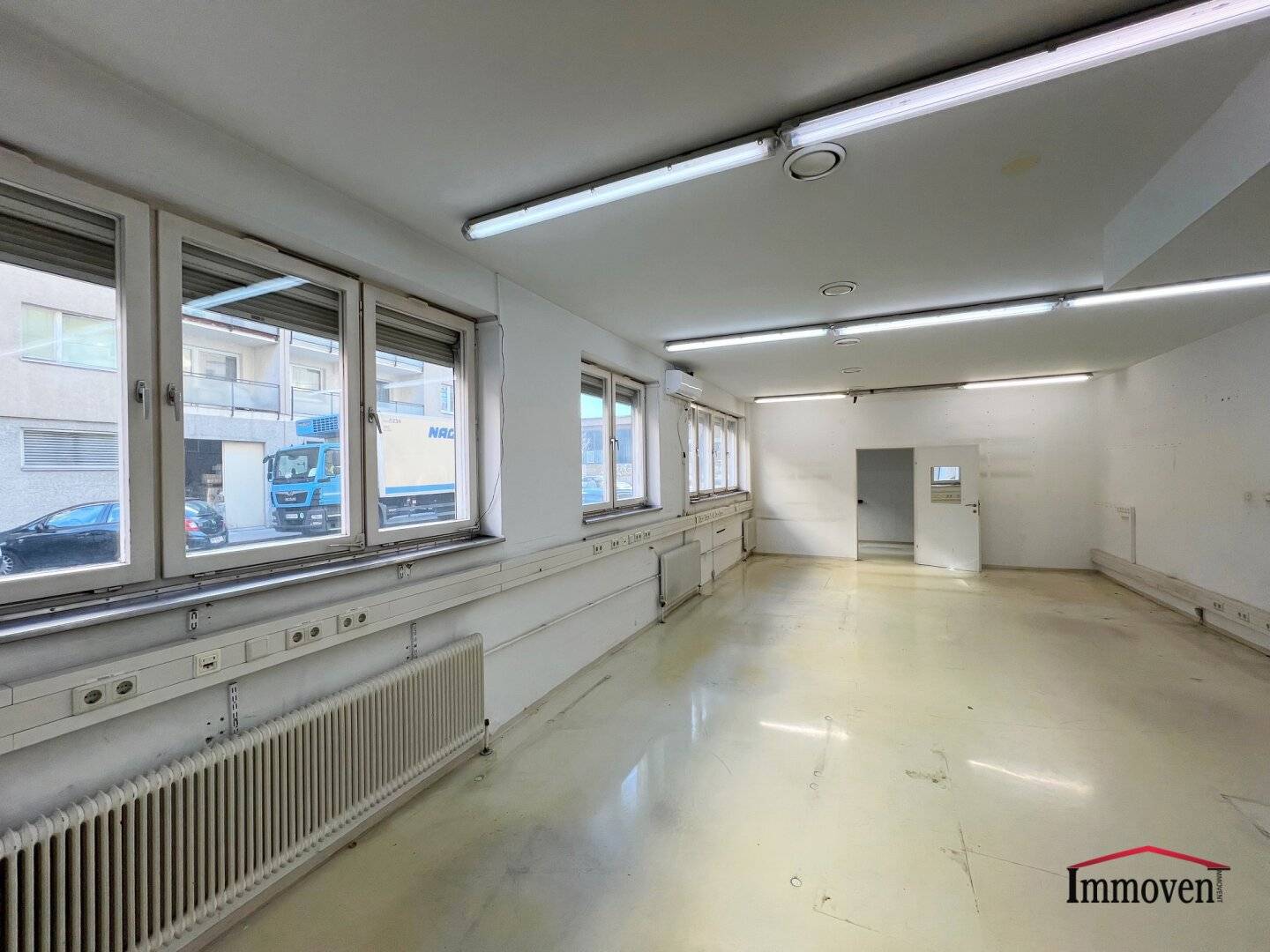 No commission! Very large commercial/office space in the latest inner-city development area - the Nordwestbahnhof! (rental start by arrangement)