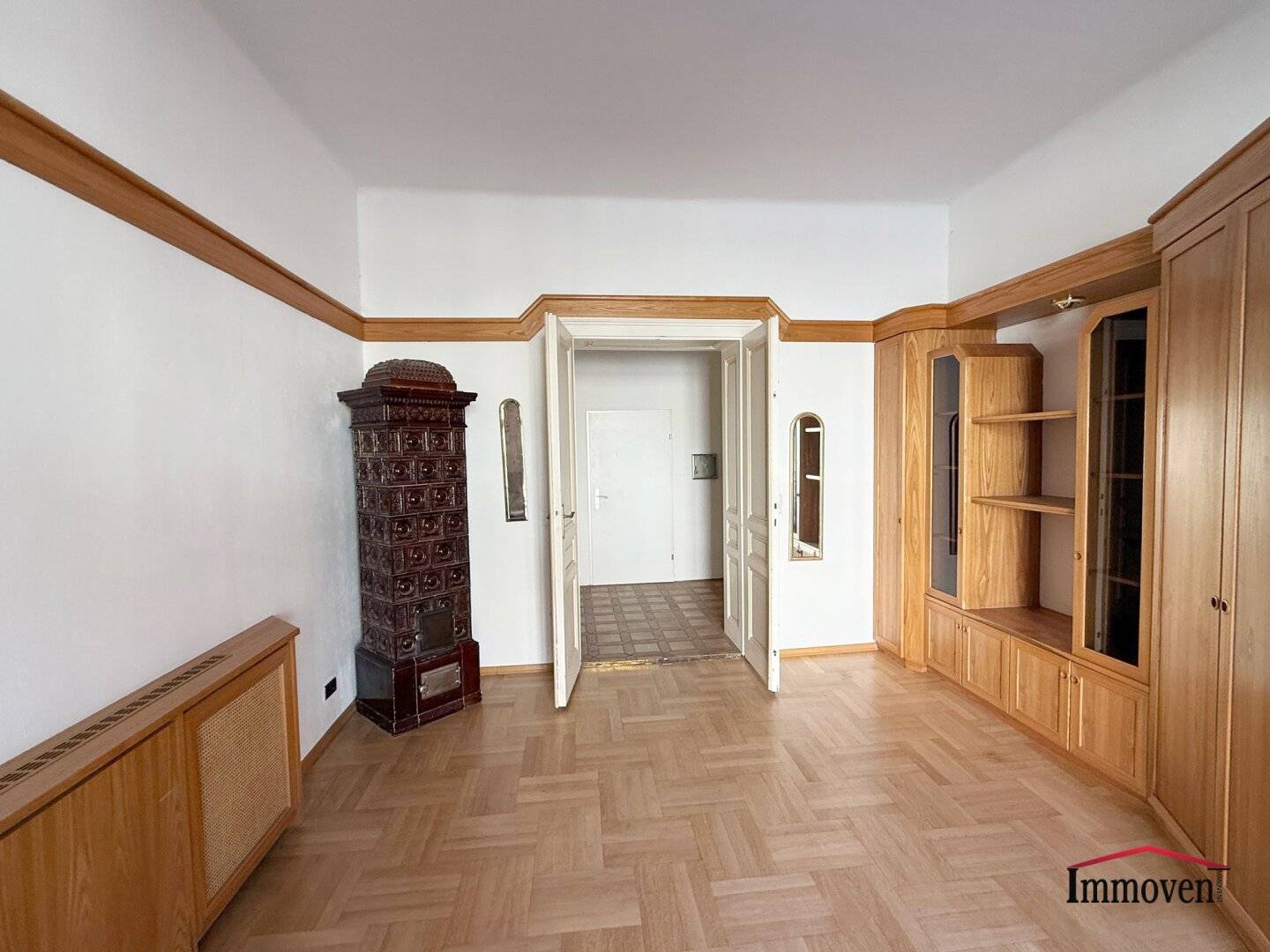 TOPLAGE LEOBEN - SANIERUNGSBEDÜRFTIG - große herrschaftliche Wohnung mit 2 Balkone!