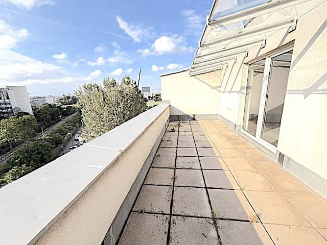 Commission free 3 room attic apartment with large terrace in the Forsthausgasse