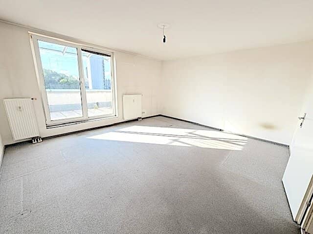 Commission free 3 room attic apartment with large terrace in the Forsthausgasse