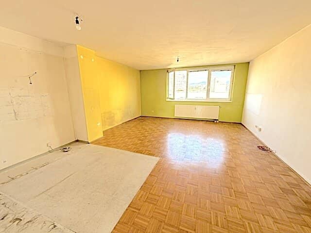 Commission free 3 room attic apartment with large terrace in the Forsthausgasse