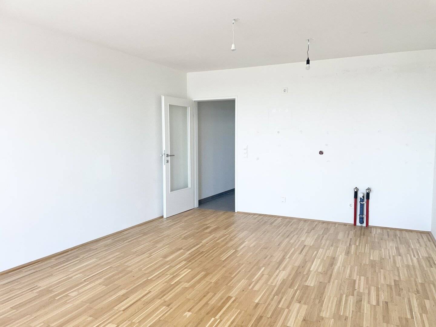 Commission-free from the owner, beautiful 2-room apartment with loggia and a great view near U6
