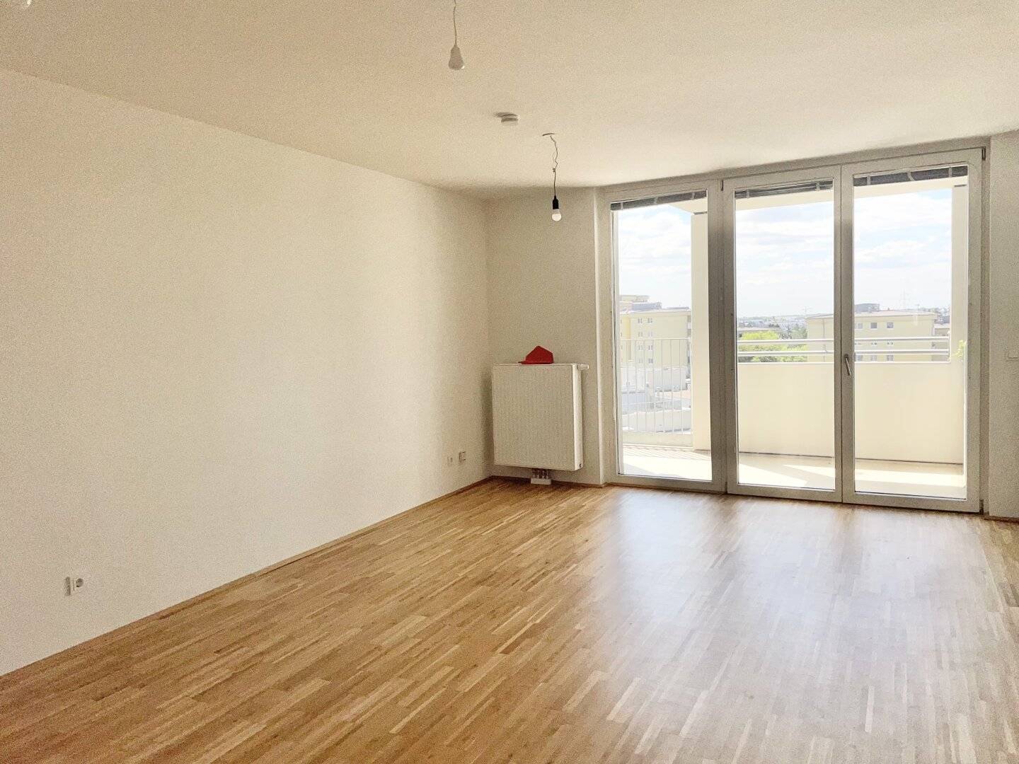 Commission-free from the owner, beautiful 2-room apartment with loggia and a great view near U6