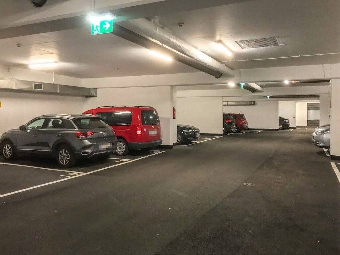 Commission-free from the owner! HIETZING! Underground garage space near U4