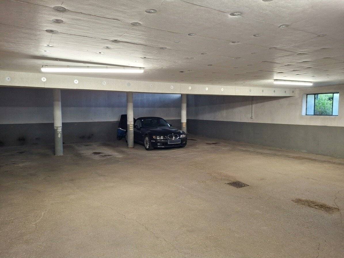 No commission from the owner Car parking space near Hütteldorfer Straße