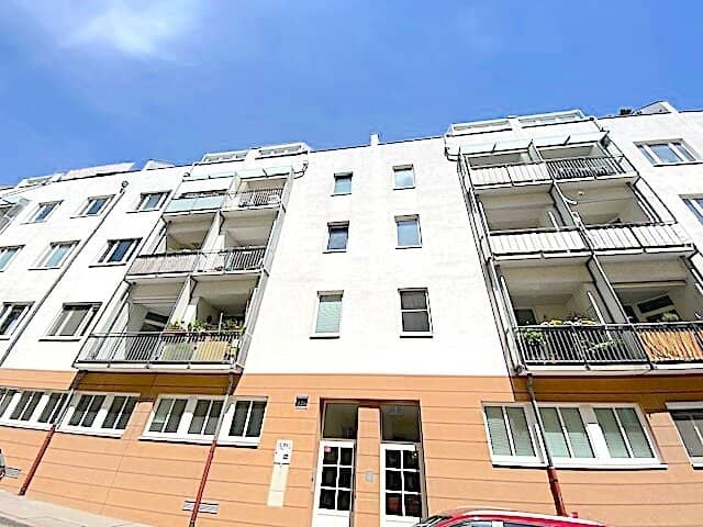 COMMISSION-FREE FROM THE OWNER! QUIET 2-ROOM APARTMENT WITH LOGGIA IN HERNALS!