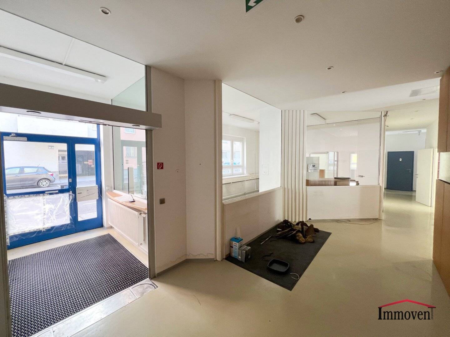 Provision free street facing office at the Nordwestbahnviertel (Move-in date by arrangement)
