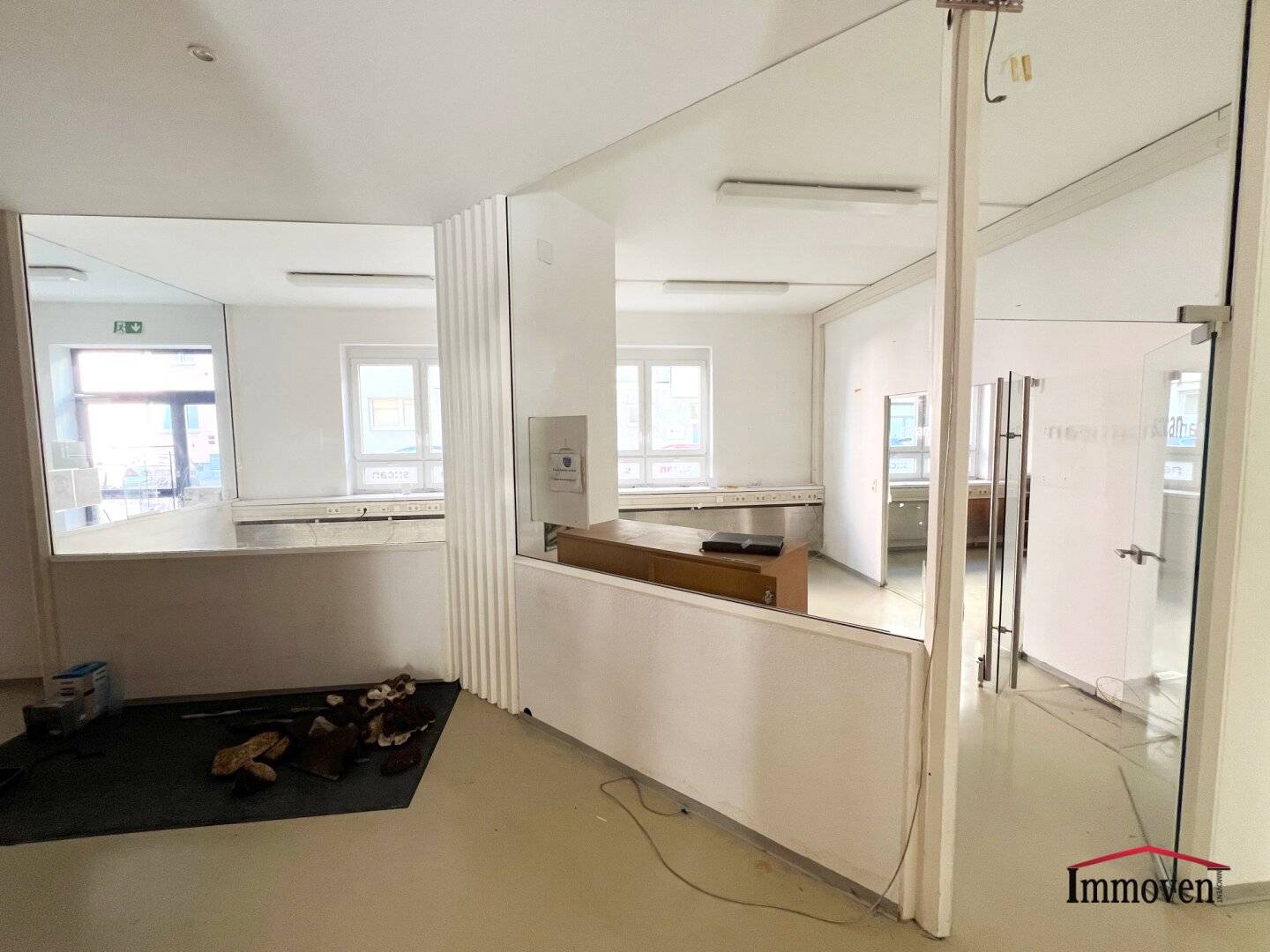 Provision free street facing office at the Nordwestbahnviertel (Move-in date by arrangement)