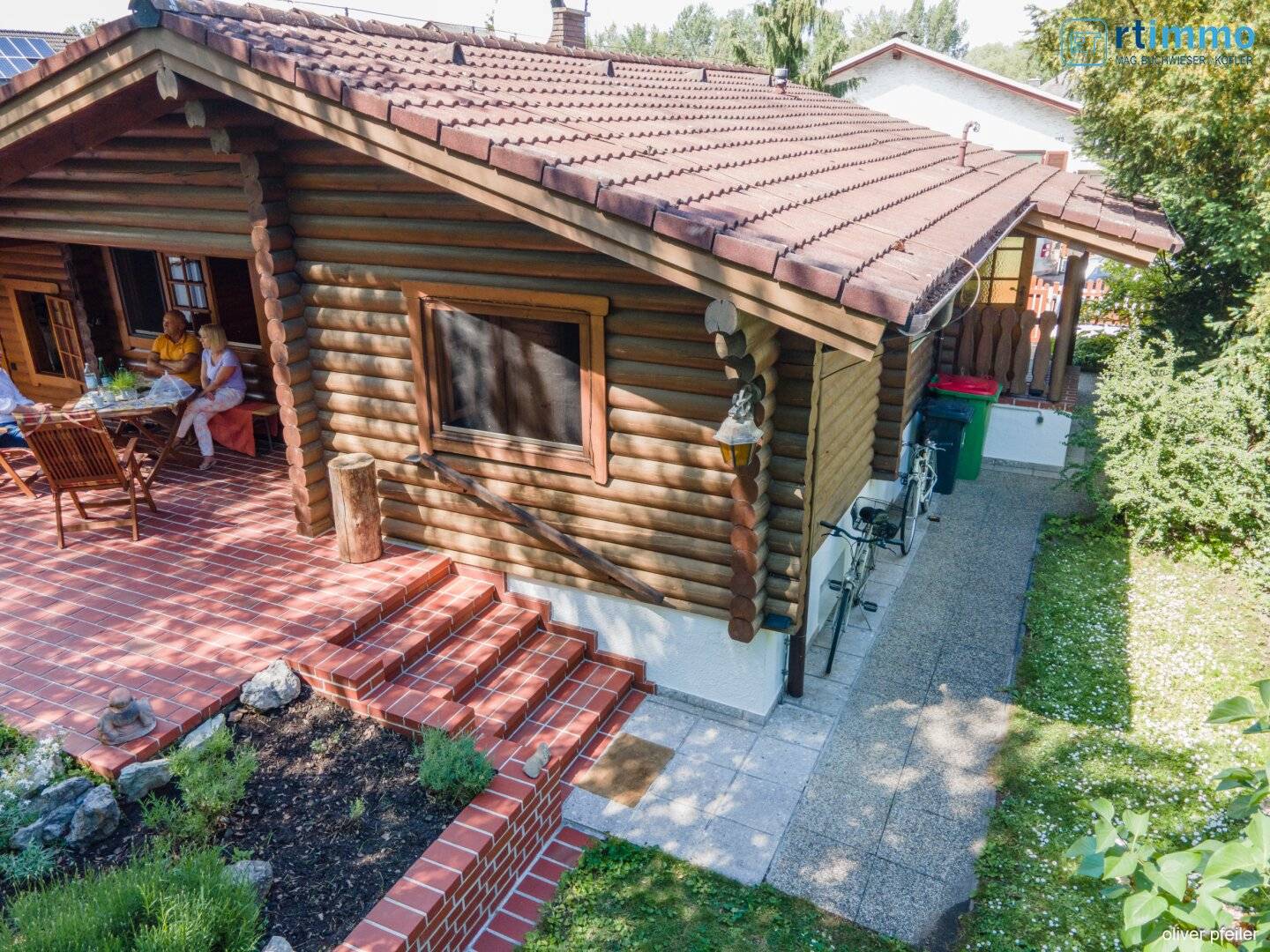 LIEBEVOLL GEPFLEGTES TRAUMHAUS AM SEE MIT KAMIN; SEETERRASSE, SOMMERHÄUSCHEN AM WASSERUND GARAGE