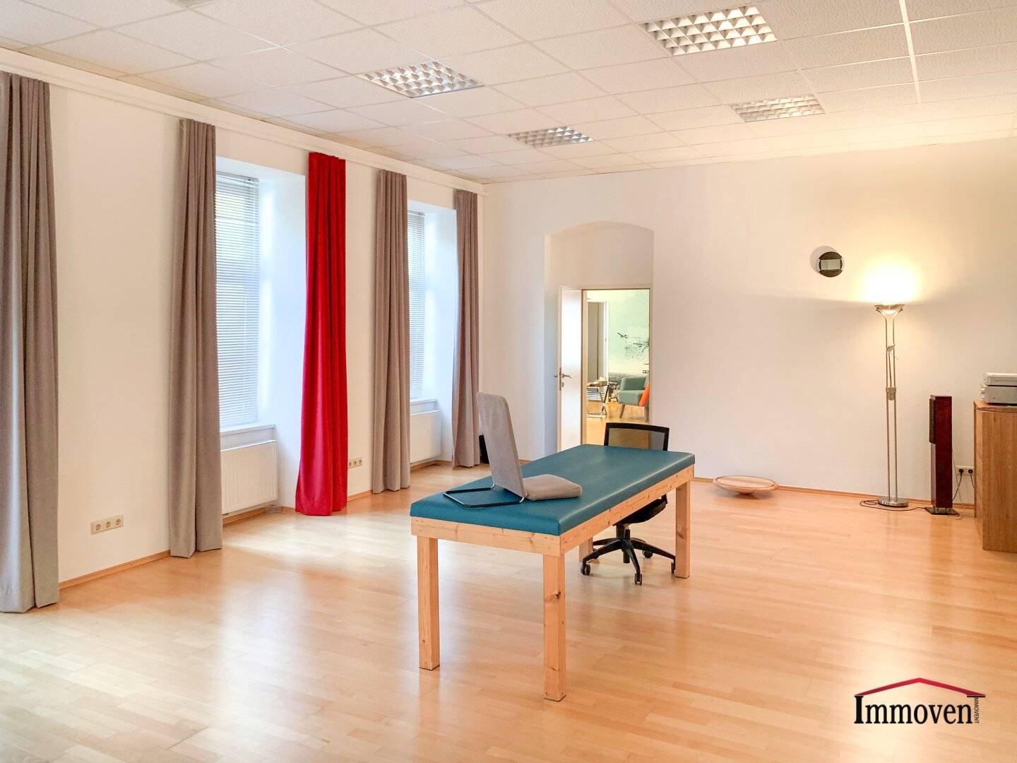 Spacious office space with excellent connectivity in a very high traffic location also suitable as a practice