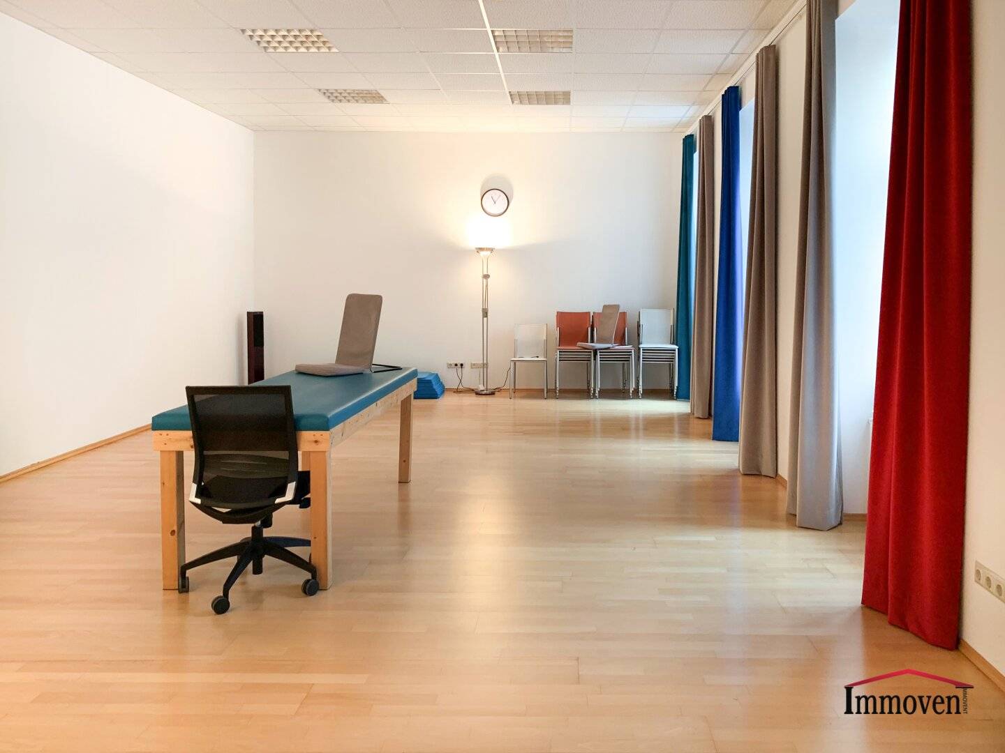 Spacious office space with excellent connectivity in a very high traffic location also suitable as a practice