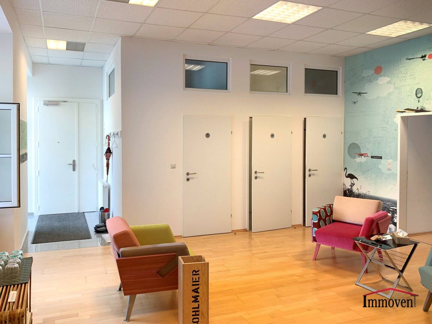 Spacious office space with excellent connectivity in a very high traffic location also suitable as a practice