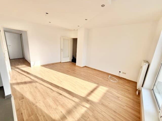 COMMISSION-FREE 3.5 ROOM ATTIC APARTMENT WITH LARGE TERRACE IN FORSTHAUSGASSE