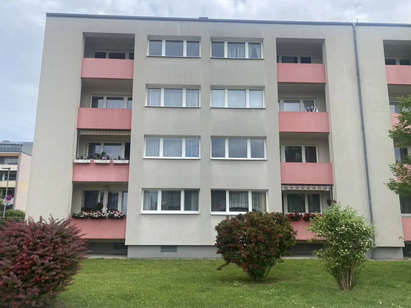 PROVISIONSFREI! HELLE, GUT GESCHNITTENE 3-ZIMMER WOHNUNG, ZENTRAL BEGEHBAR MIT LOGGIA IM SÜDLICHEN ST. PÖLTEN!