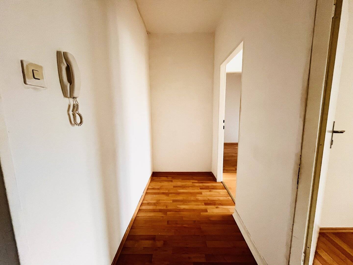 No commission! Family hit 3 room apartment with wide view','de':'PROVISIONSFREI!  FAMILIENHIT - 3-ZIMMER-WOHNUNG MIT WEITBLICK!'