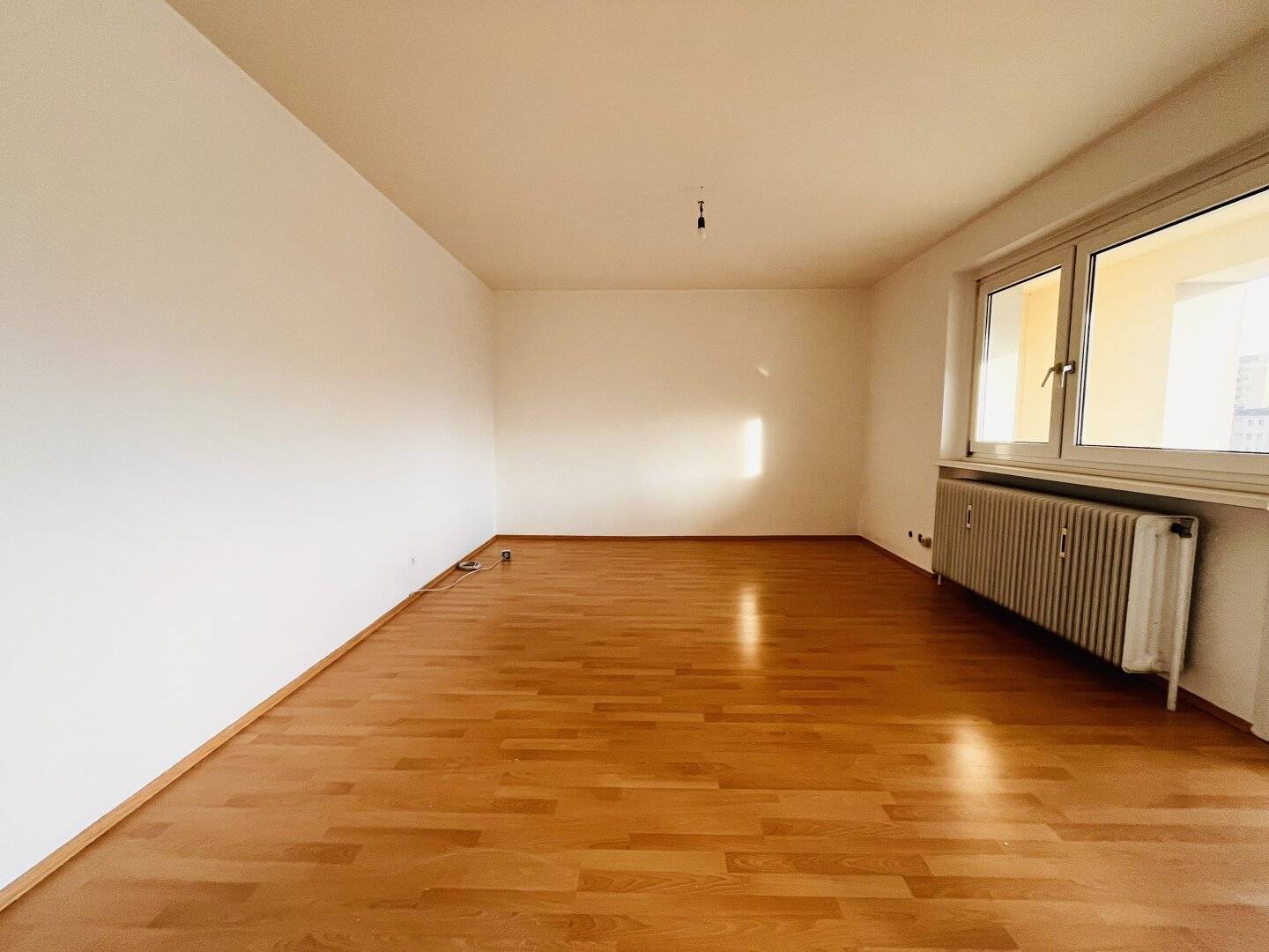 No commission! Family hit 3 room apartment with wide view','de':'PROVISIONSFREI!  FAMILIENHIT - 3-ZIMMER-WOHNUNG MIT WEITBLICK!'