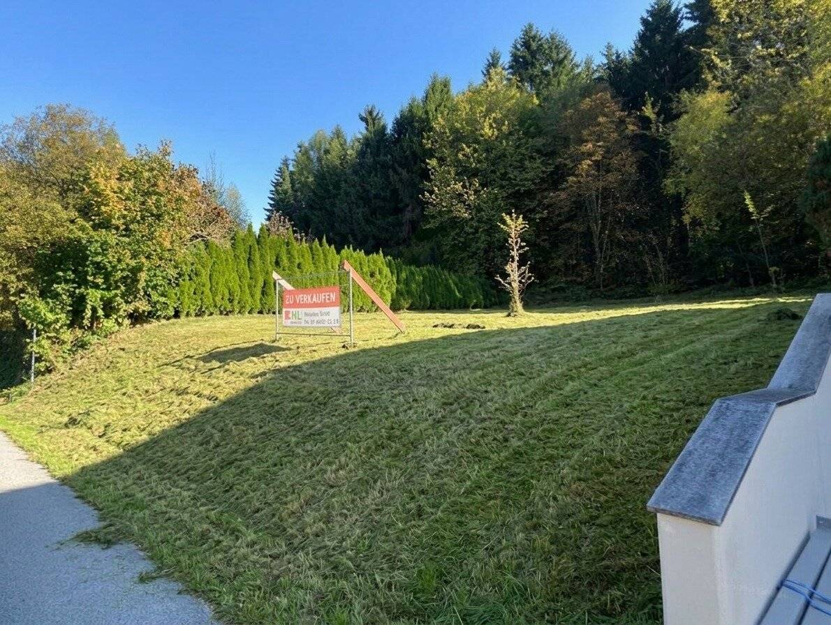 Baugrundstück am Waldrand von Weer