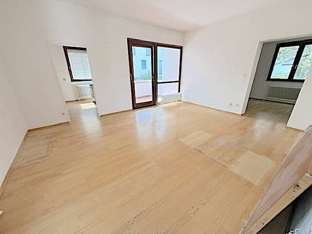 Commission-free from the owner! Unrenovated 2-room apartment with loggia in Gersthof!,